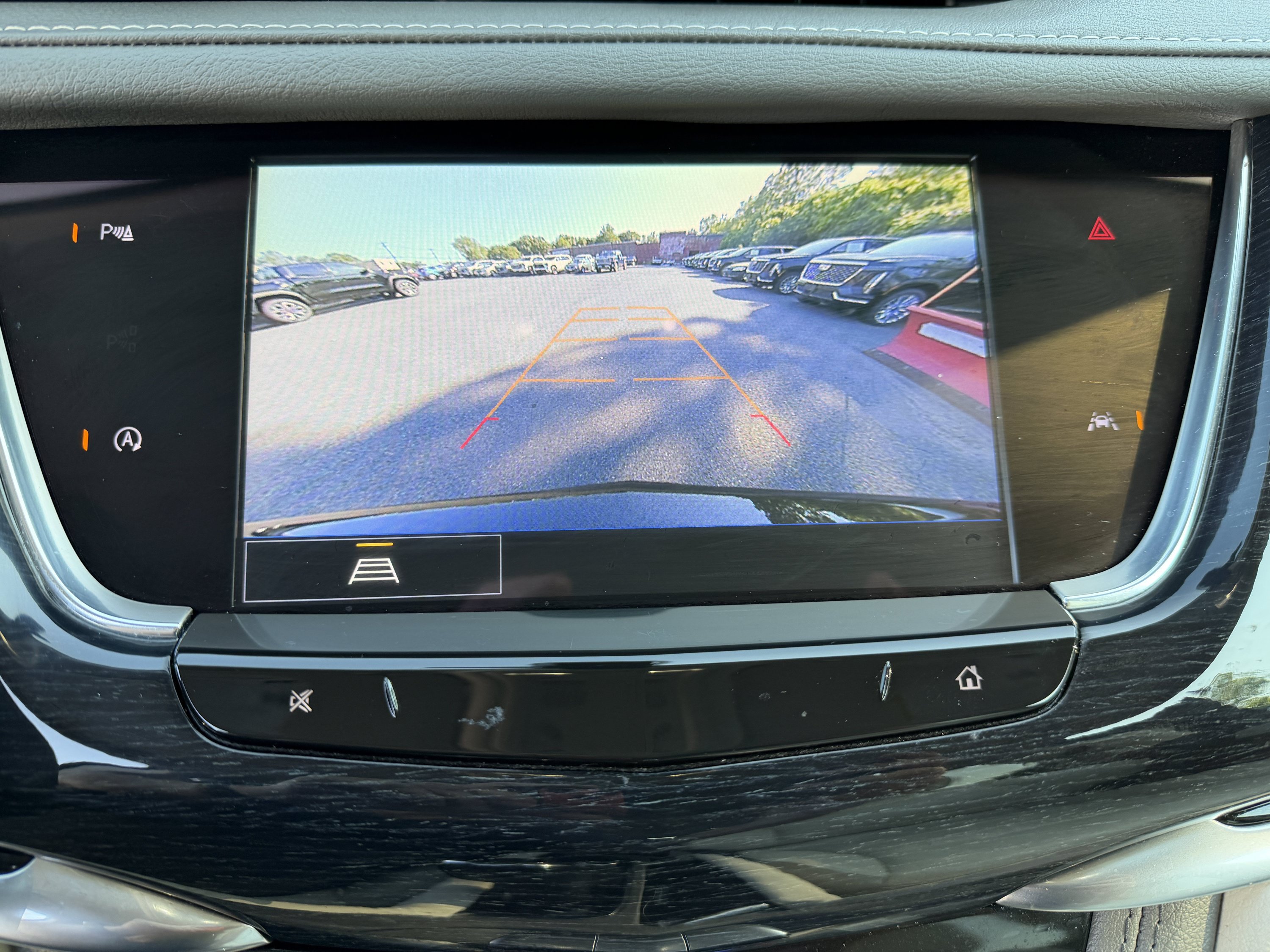 Used 2024 Cadillac XT6 Premium Luxury w/ LPO, Floor Liner Package AWD/4WD image 5