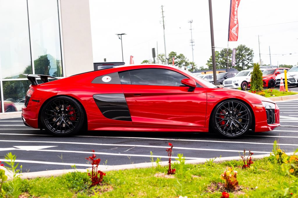 Used 2017 Audi R8 V10 w/ Carbon Exterior Package AWD/4WD image 10