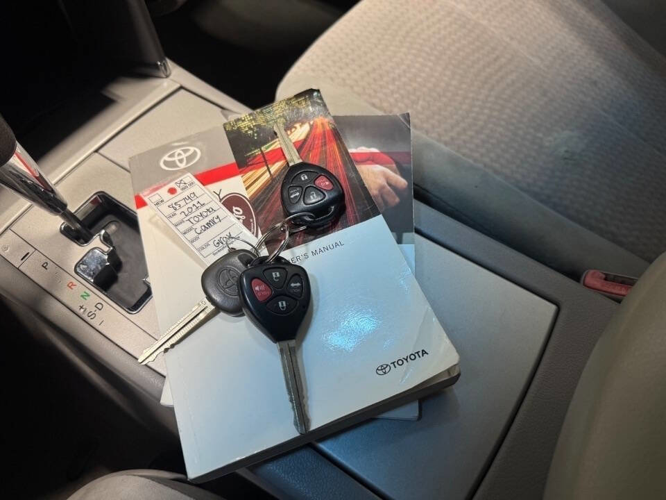 Used 2011 Toyota Camry LE w/ LE Extra-Value Pkg image 34