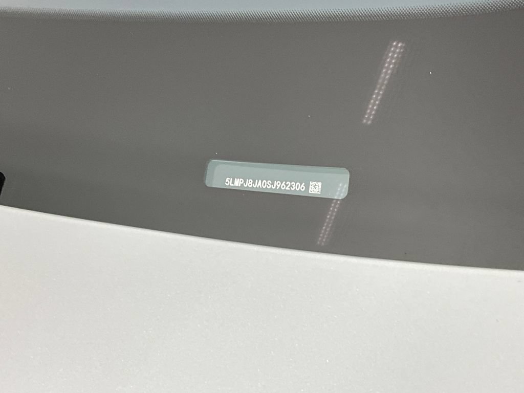 Used 2025 Lincoln Nautilus Premier AWD/4WD image 30