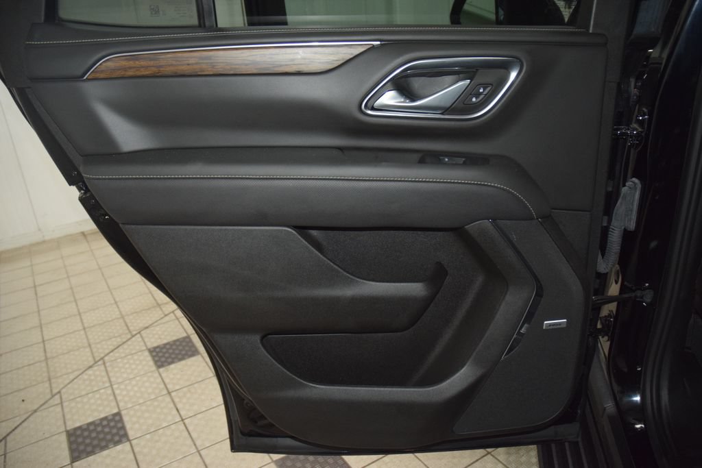 Used 2023 Chevrolet Tahoe Premier w/ Advanced Technology Package AWD/4WD image 45