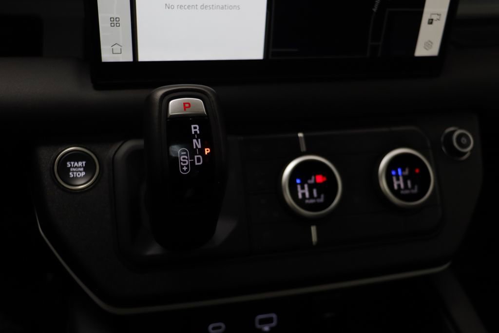Used 2024 Land Rover Defender 110 SE image 13