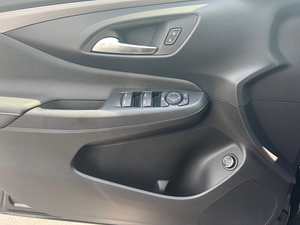 New 2025 Buick Envista Avenir image 17