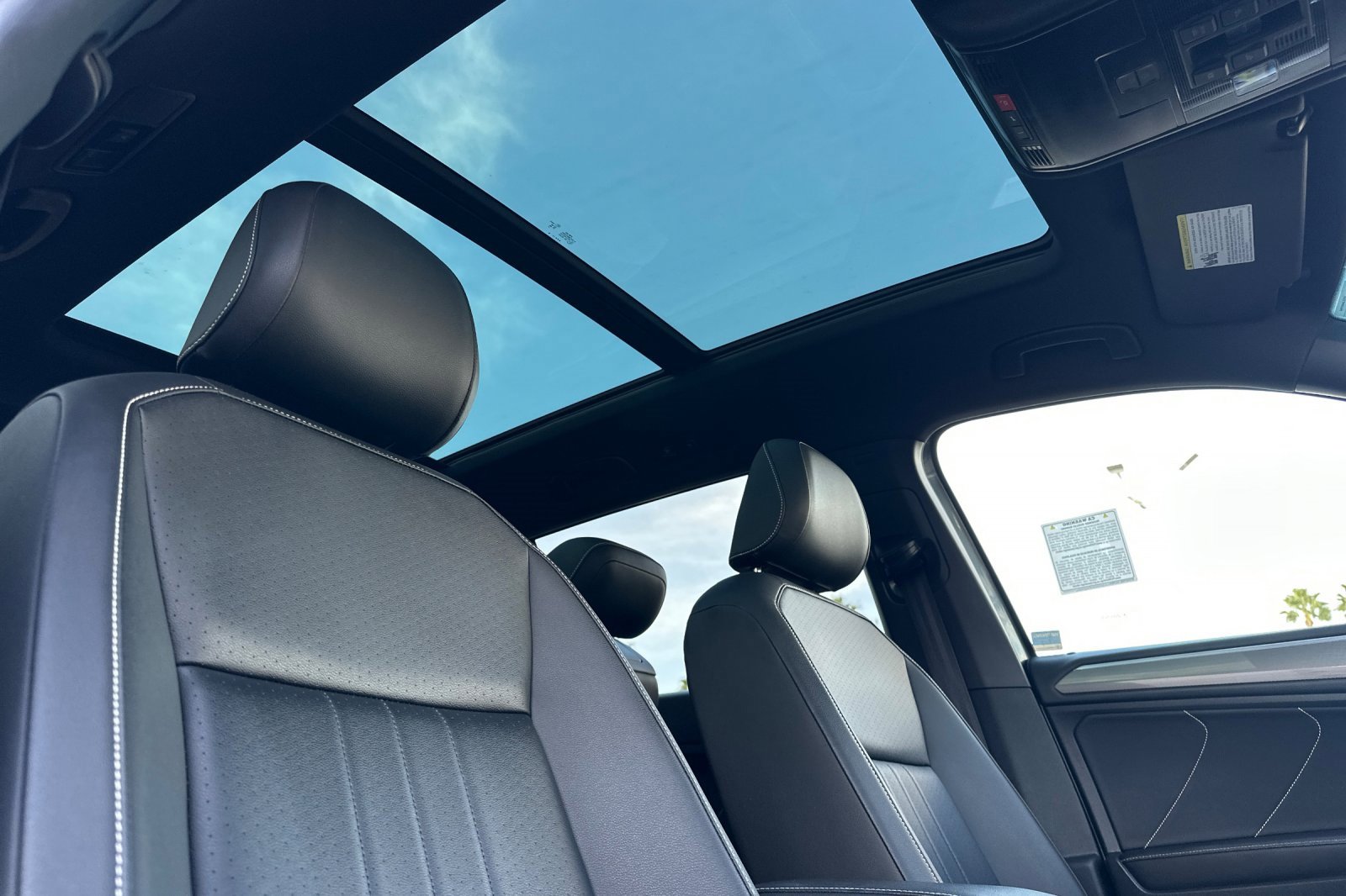 Certified 2024 Volkswagen Tiguan SE R-Line image 18