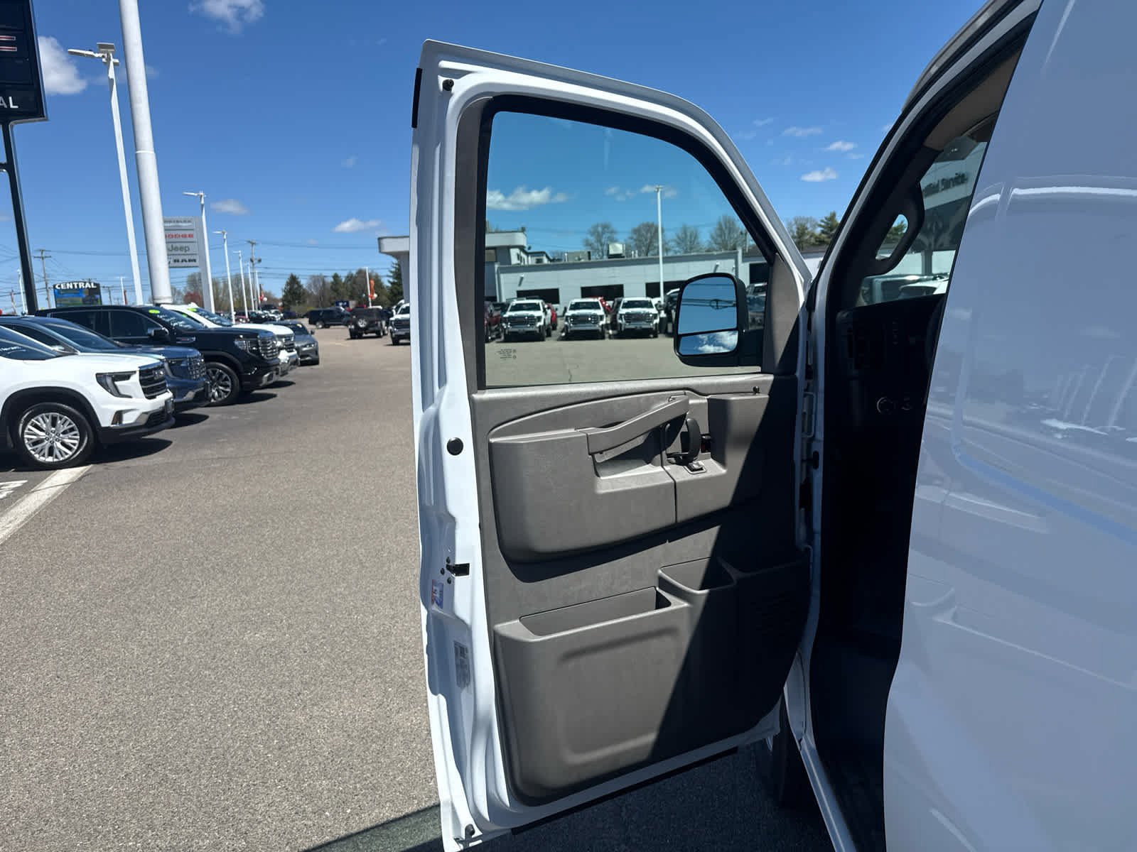 New 2026 GMC Savana 2500 Extended w/ Driver Convenience Package RWD image 16