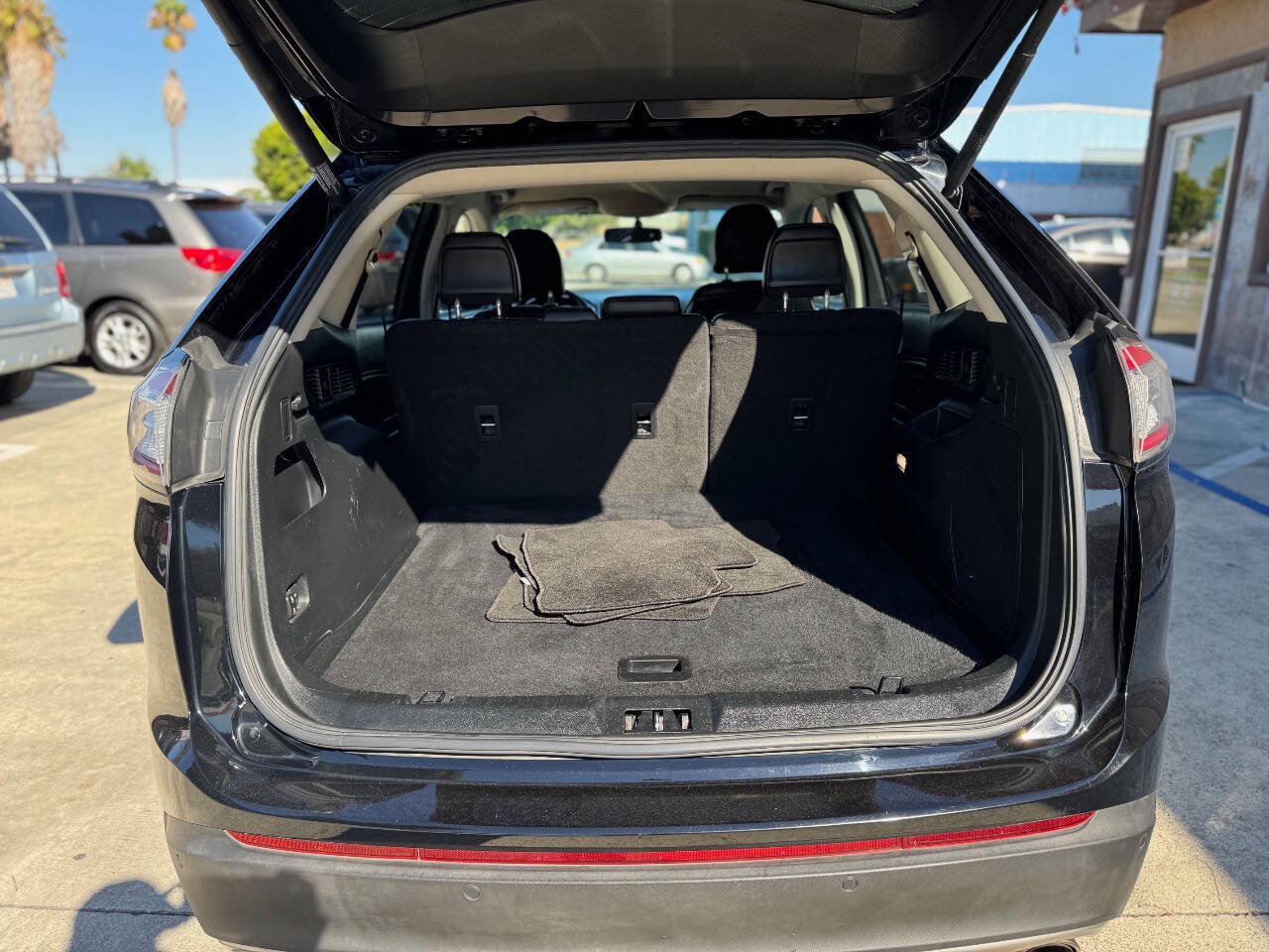 Used 2018 Ford Edge Titanium image 17