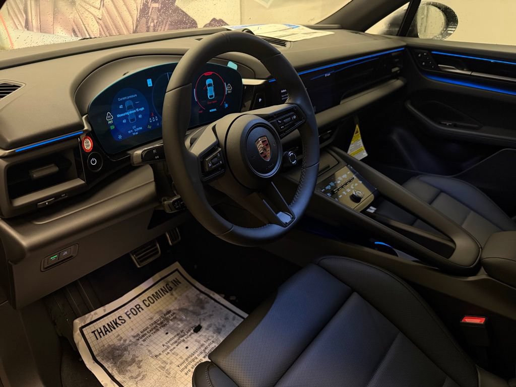 New 2025 Porsche Macan 4S Electric AWD/4WD image 4
