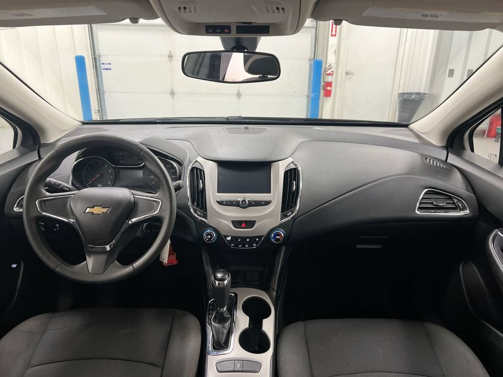 Used 2017 Chevrolet Cruze LS FWD image 10