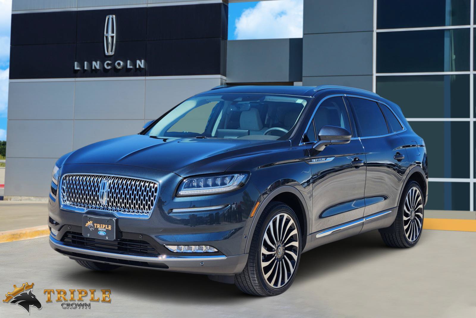 Used 2022 Lincoln Nautilus Black Label w/ Class II Trailer Tow Package AWD/4WD image 2