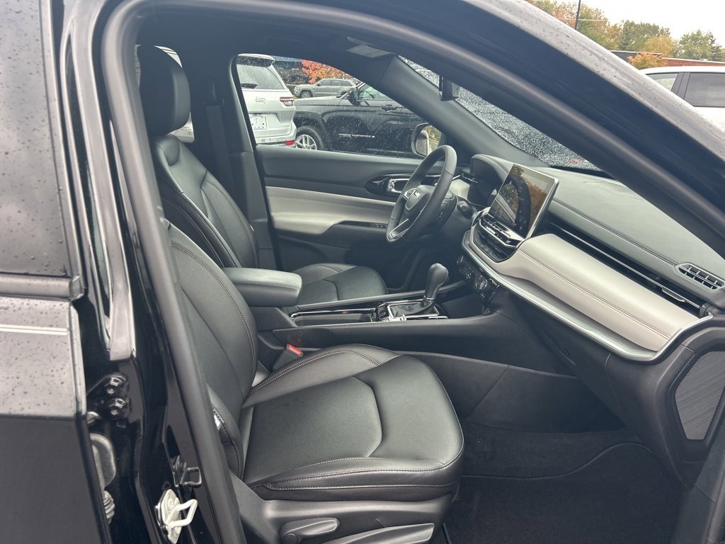 Used 2024 Jeep Compass Limited image 17