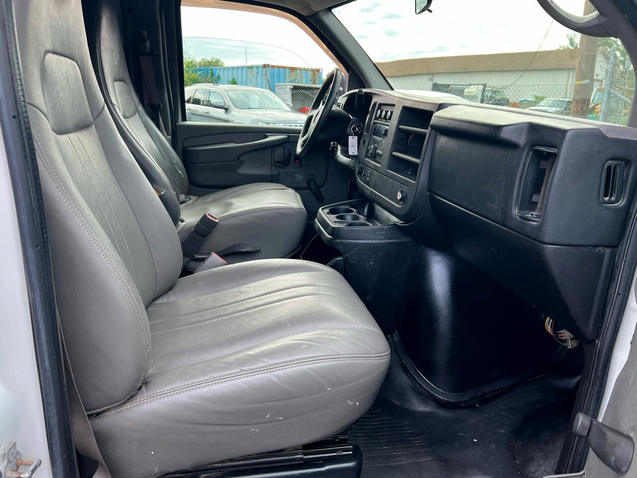 Used 2011 Chevrolet Express 2500 Extended image 11