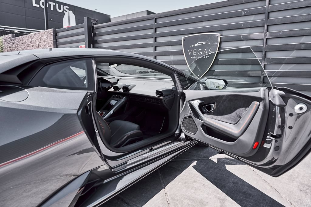 Used 2021 Lamborghini Huracan EVO RWD image 32