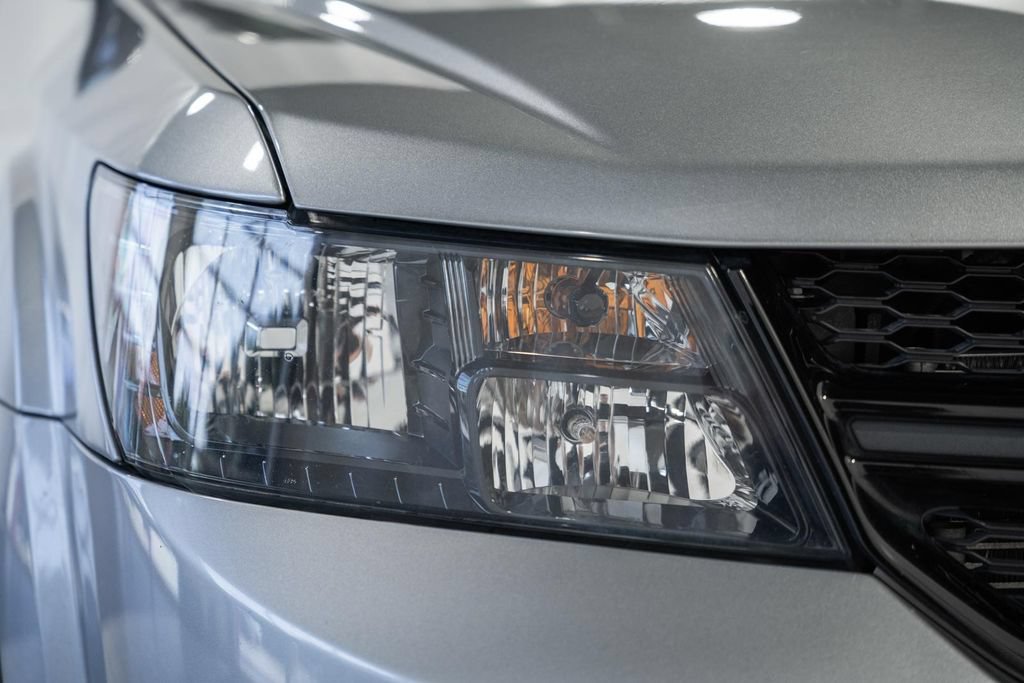 Used 2019 Dodge Journey SE w/ Premium Group FWD image 9