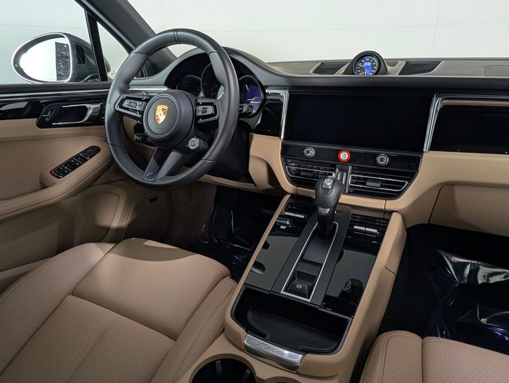 Certified 2025 Porsche Macan S image 22