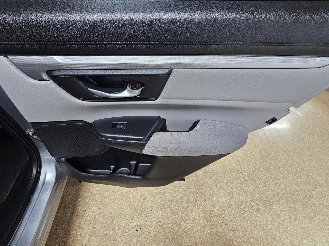 Used 2017 Honda CR-V LX image 13