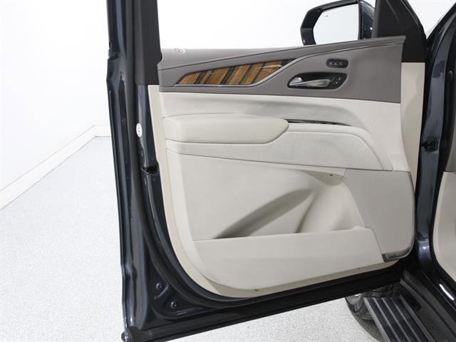 Used 2021 Cadillac Escalade Sport Platinum image 4