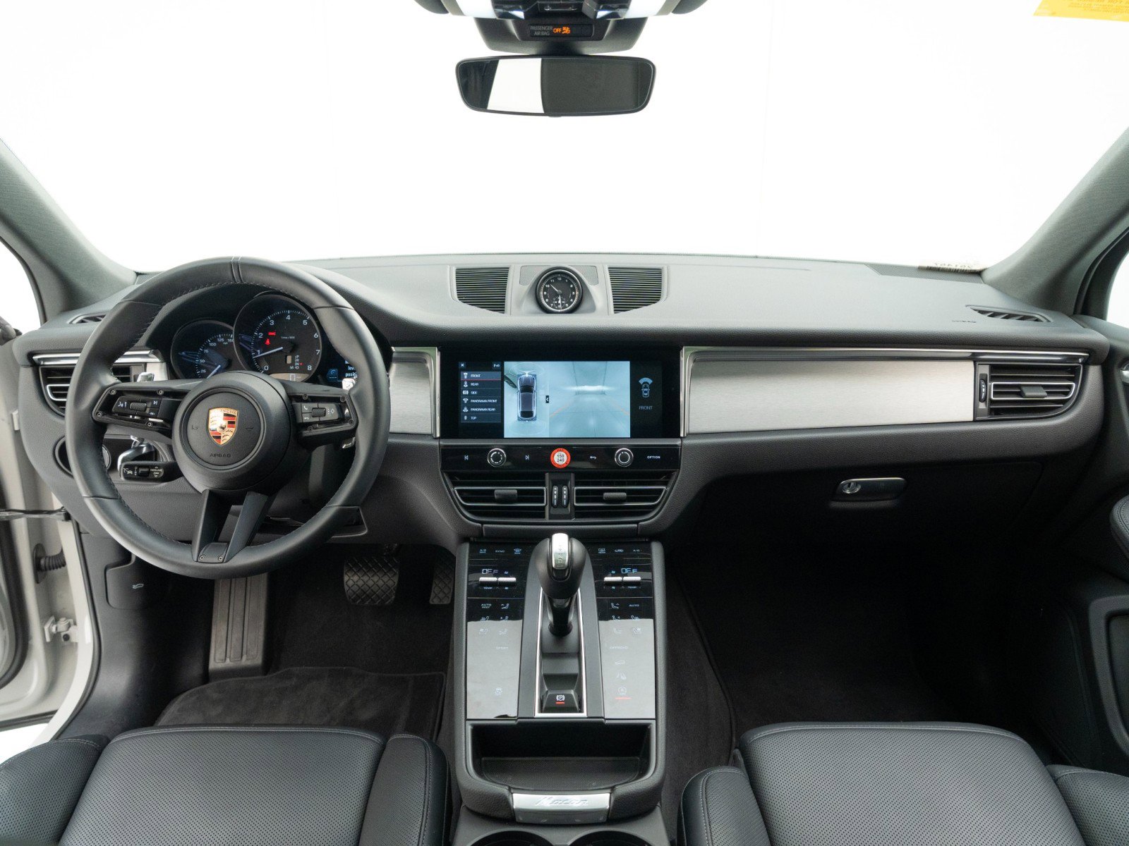 Certified 2025 Porsche Macan image 30