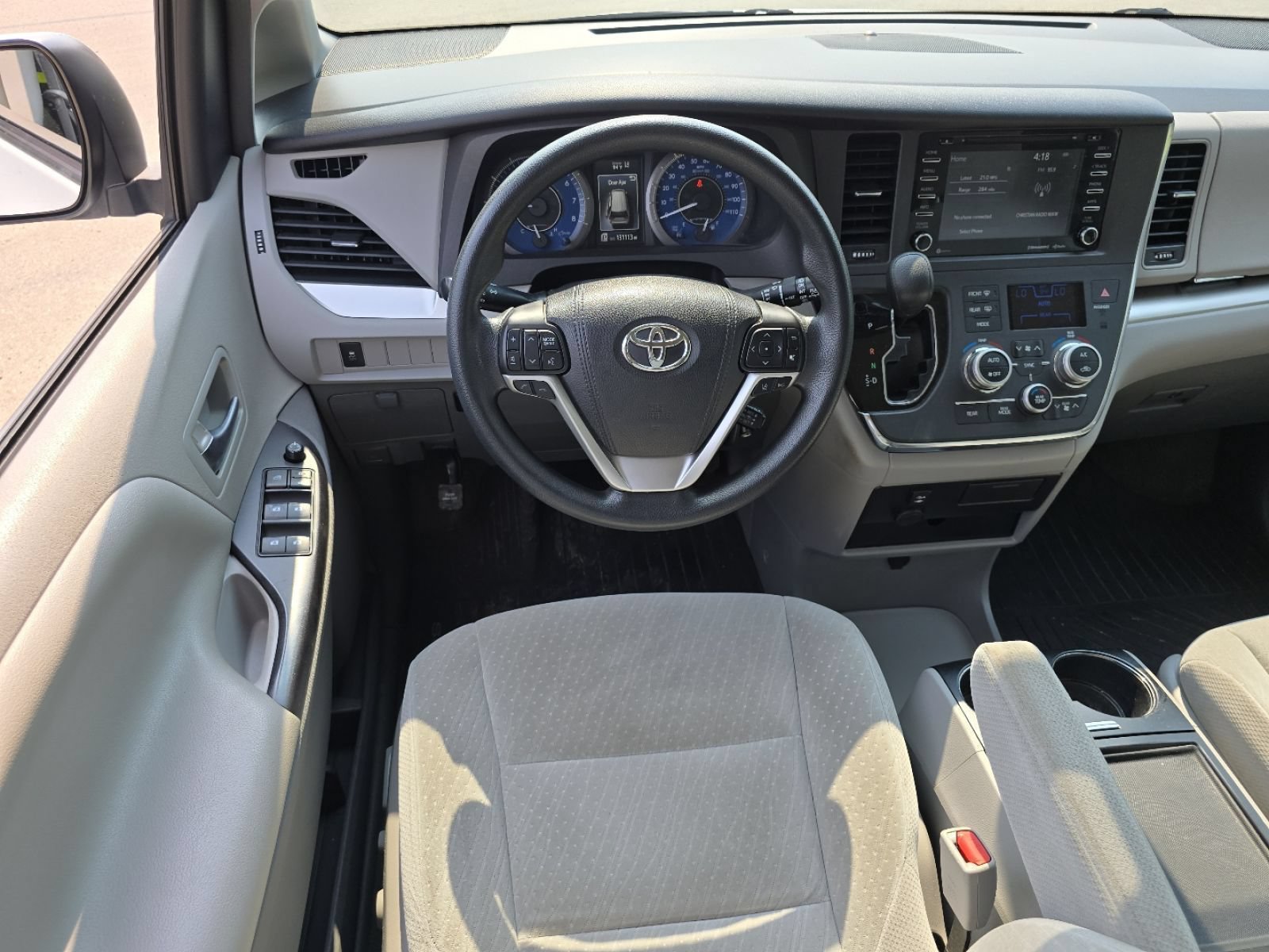 Used 2018 Toyota Sienna LE FWD image 25