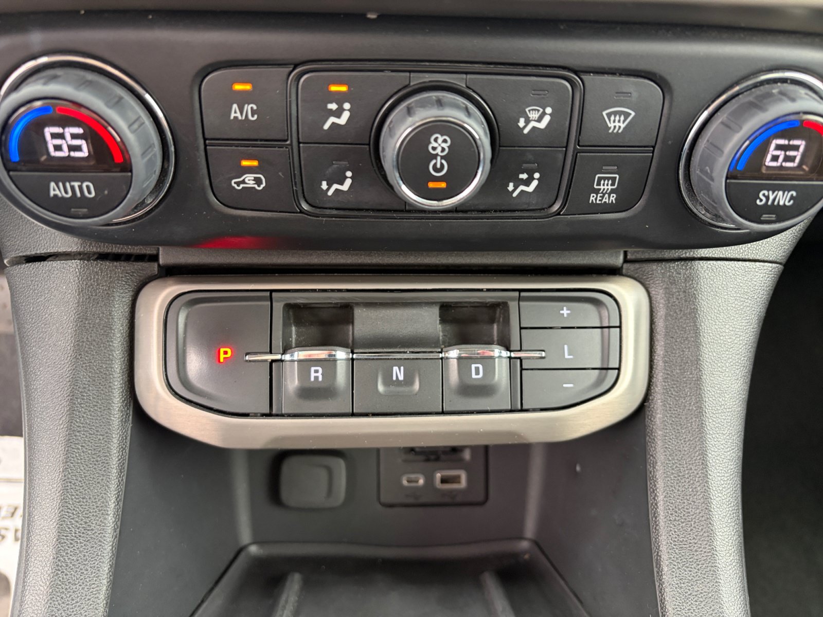 Used 2023 GMC Acadia Denali AWD/4WD image 31