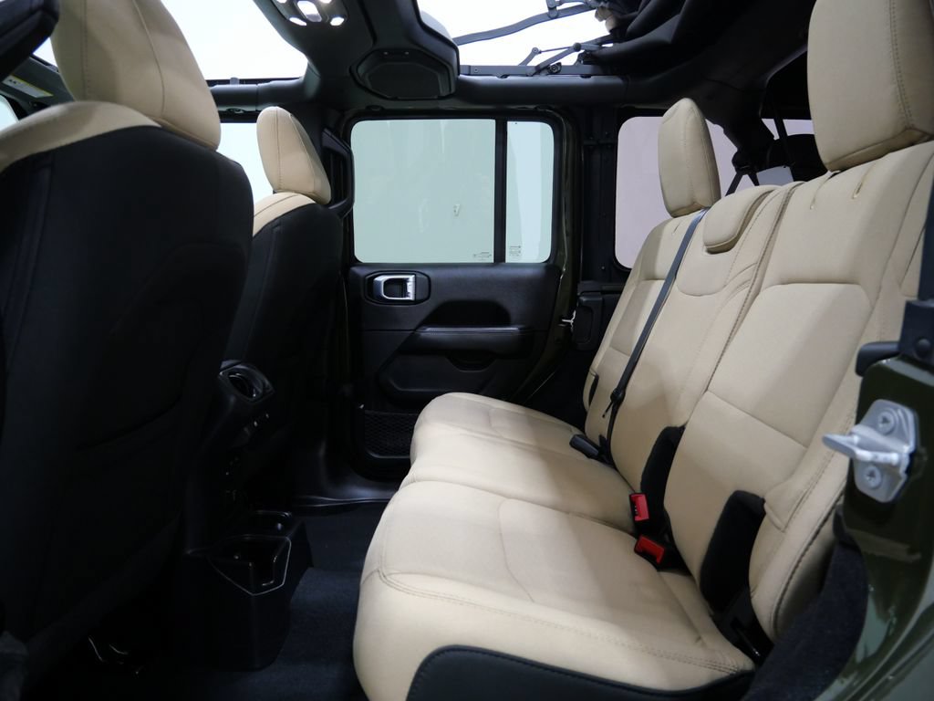 Used 2022 Jeep Wrangler Unlimited Sahara w/ Cold Weather Group AWD/4WD image 23