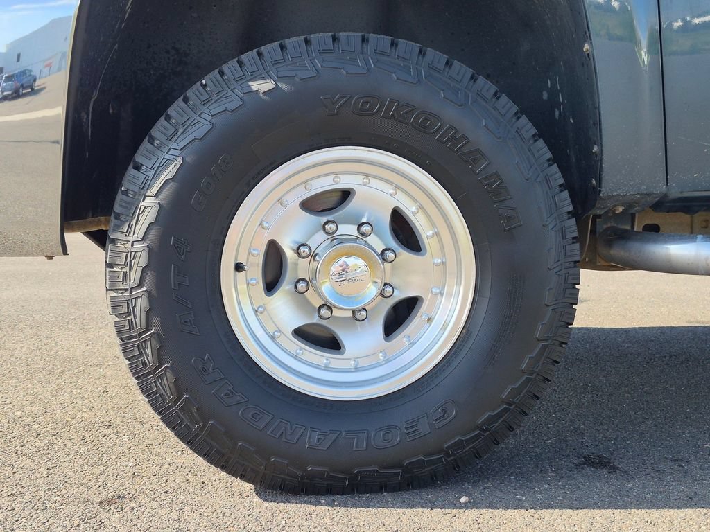 Used 2009 Chevrolet Silverado 2500 LT w/ Interior Plus Package AWD/4WD image 24