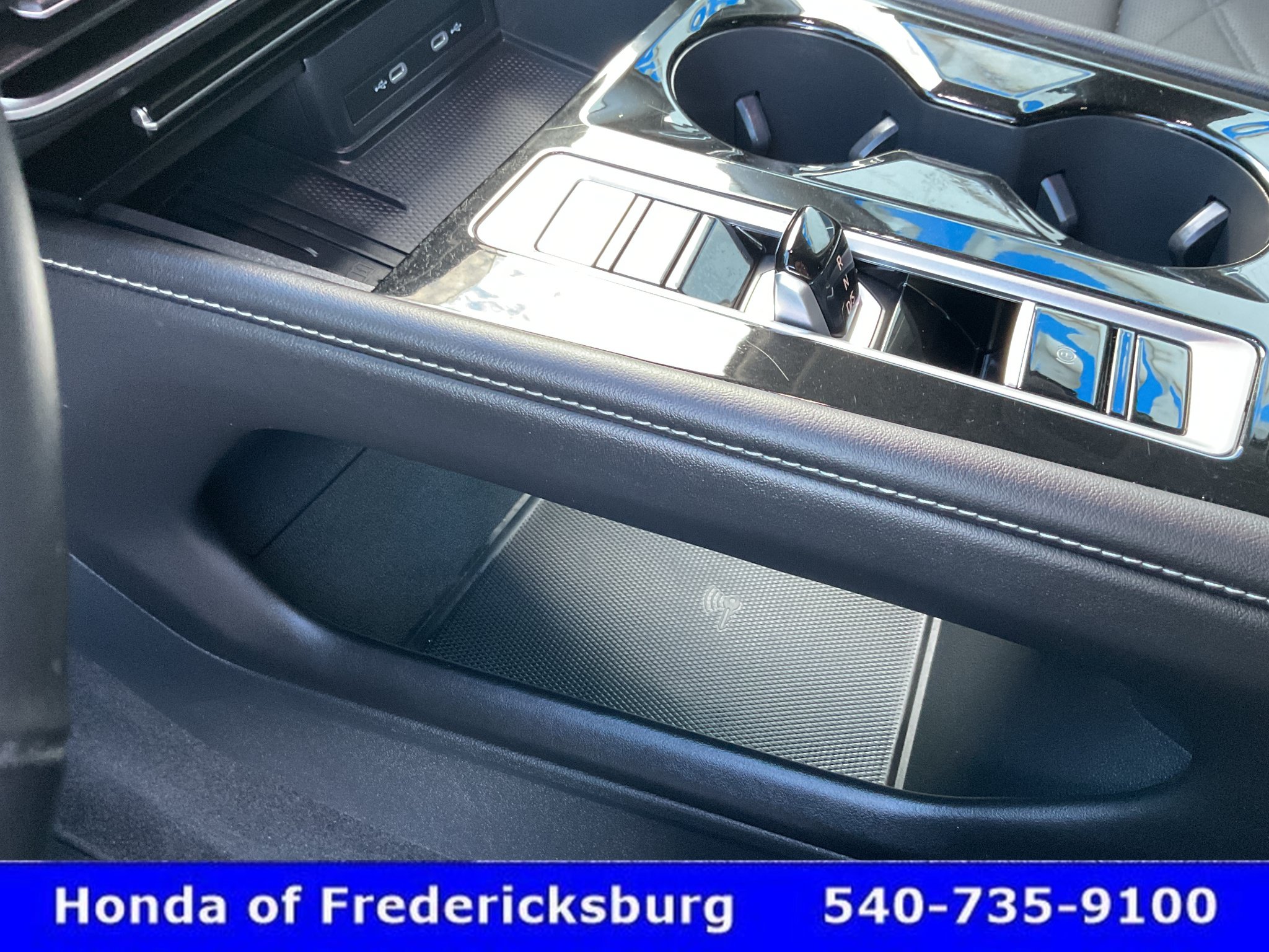 Used 2025 Volkswagen Atlas SE AWD/4WD image 40