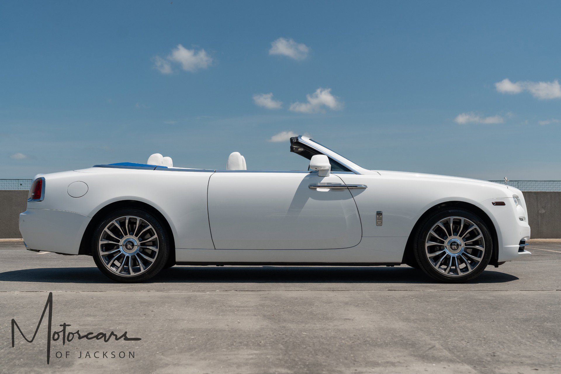 Used 2019 Rolls-Royce Dawn RWD image 9