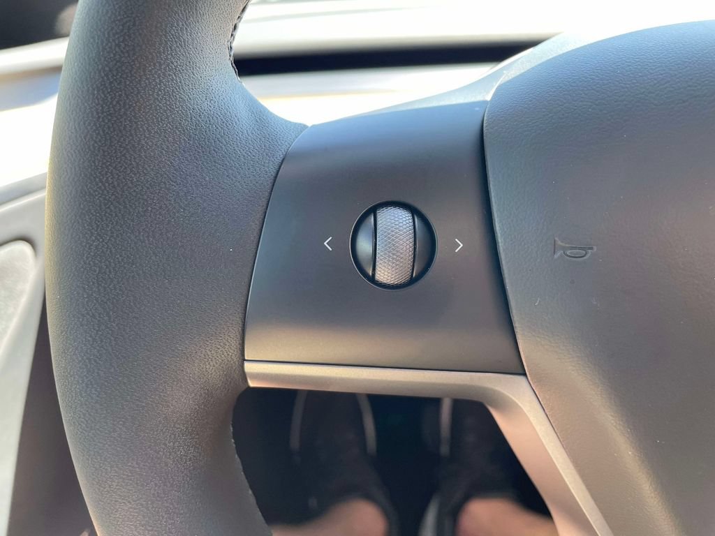 Used 2023 Tesla Model Y Long Range AWD/4WD image 27