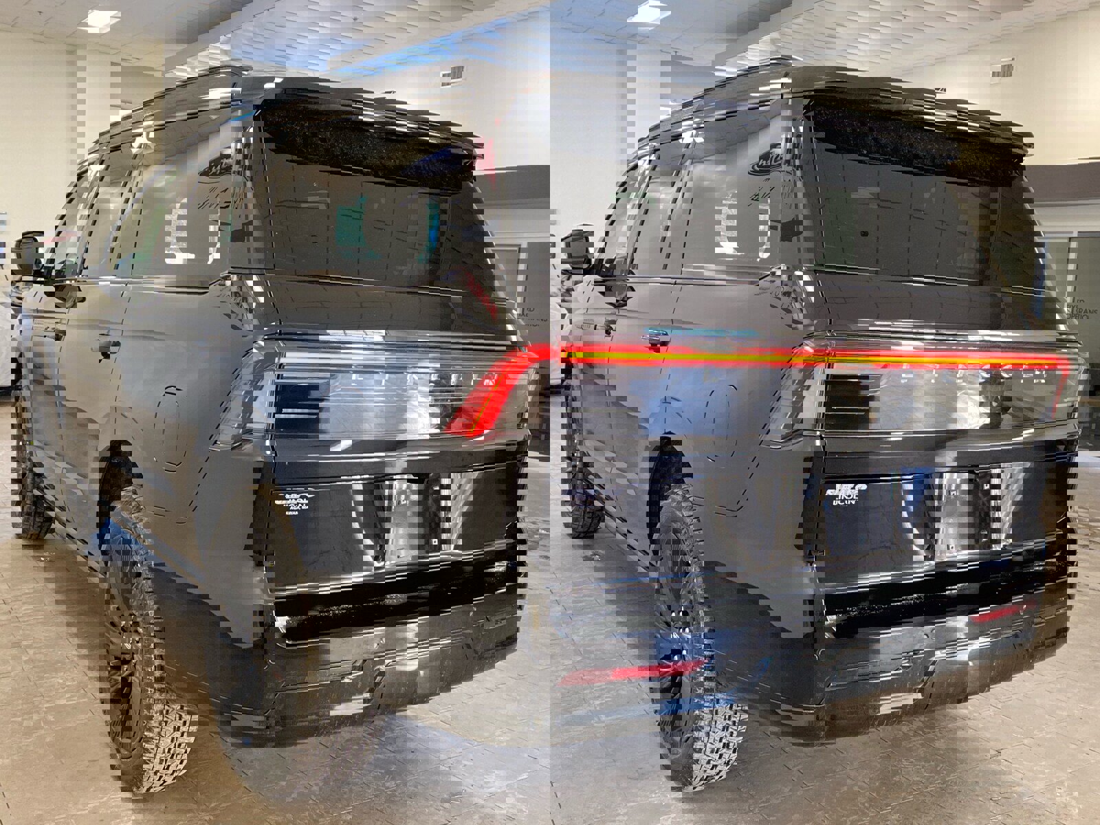 New 2026 Lincoln Navigator Reserve w/ Jet Appearance Package image 5