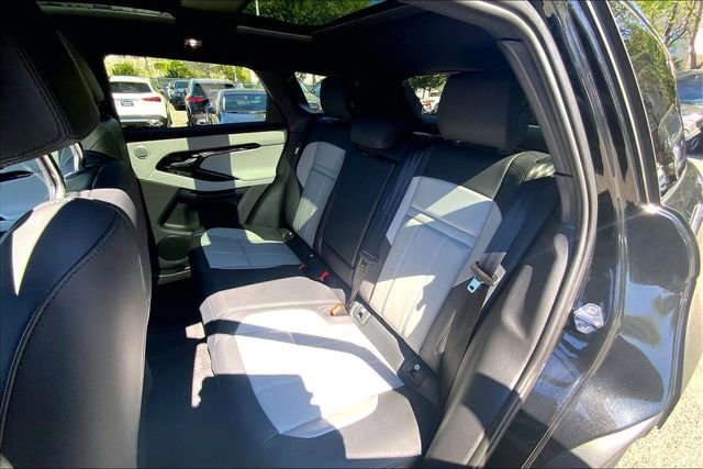 Used 2026 Land Rover Range Rover Evoque Dynamic SE AWD/4WD image 17