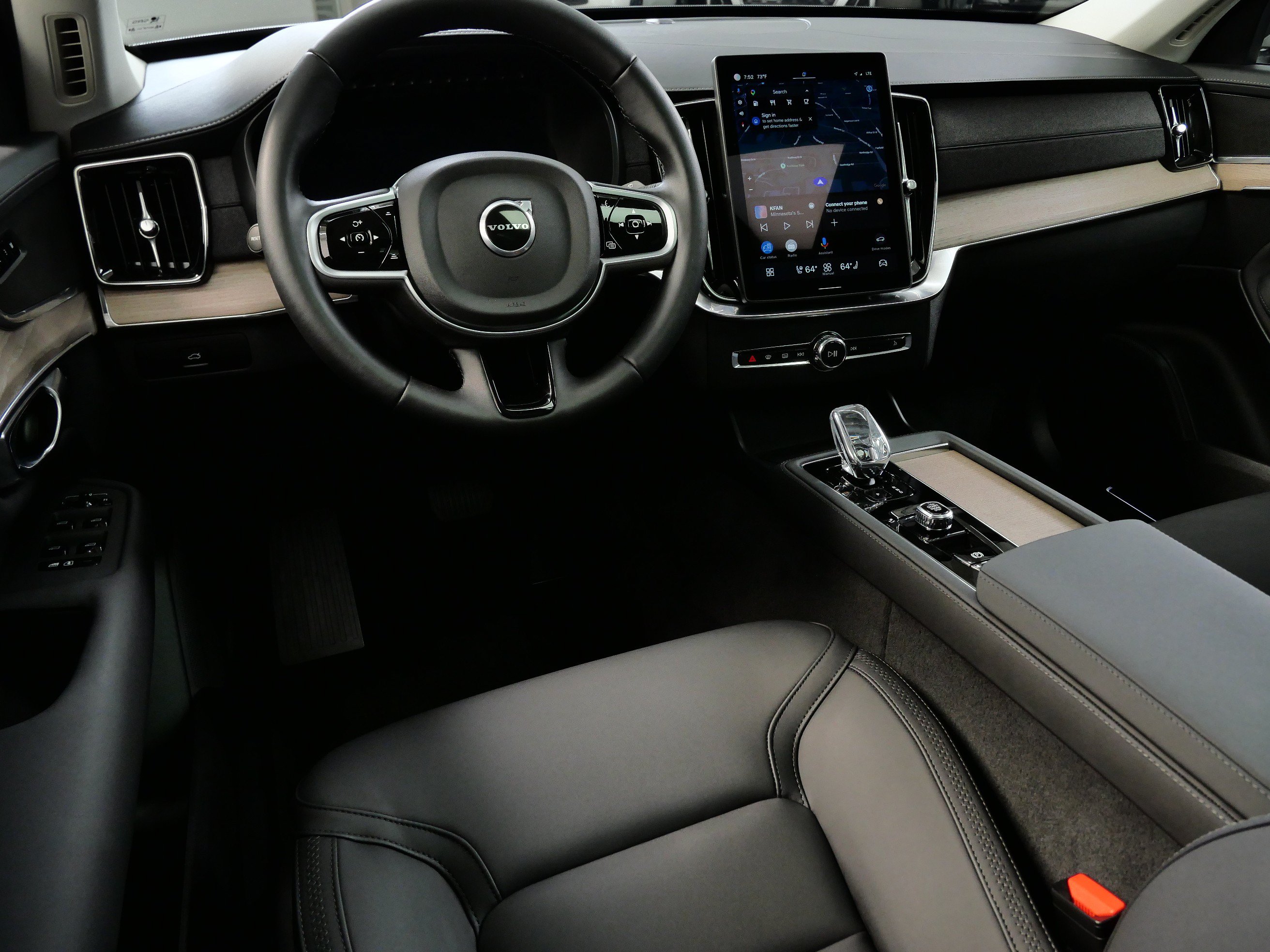Used 2025 Volvo XC90 B6 Plus AWD/4WD image 2