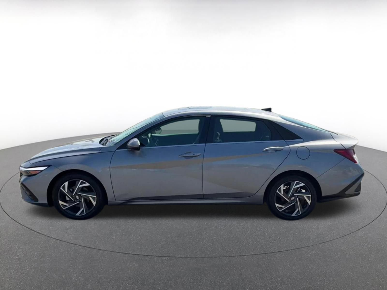Used 2025 Hyundai Elantra SEL FWD image 9