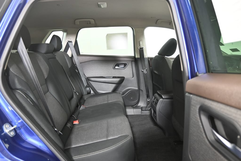 Used 2022 Nissan Rogue SV AWD/4WD image 17