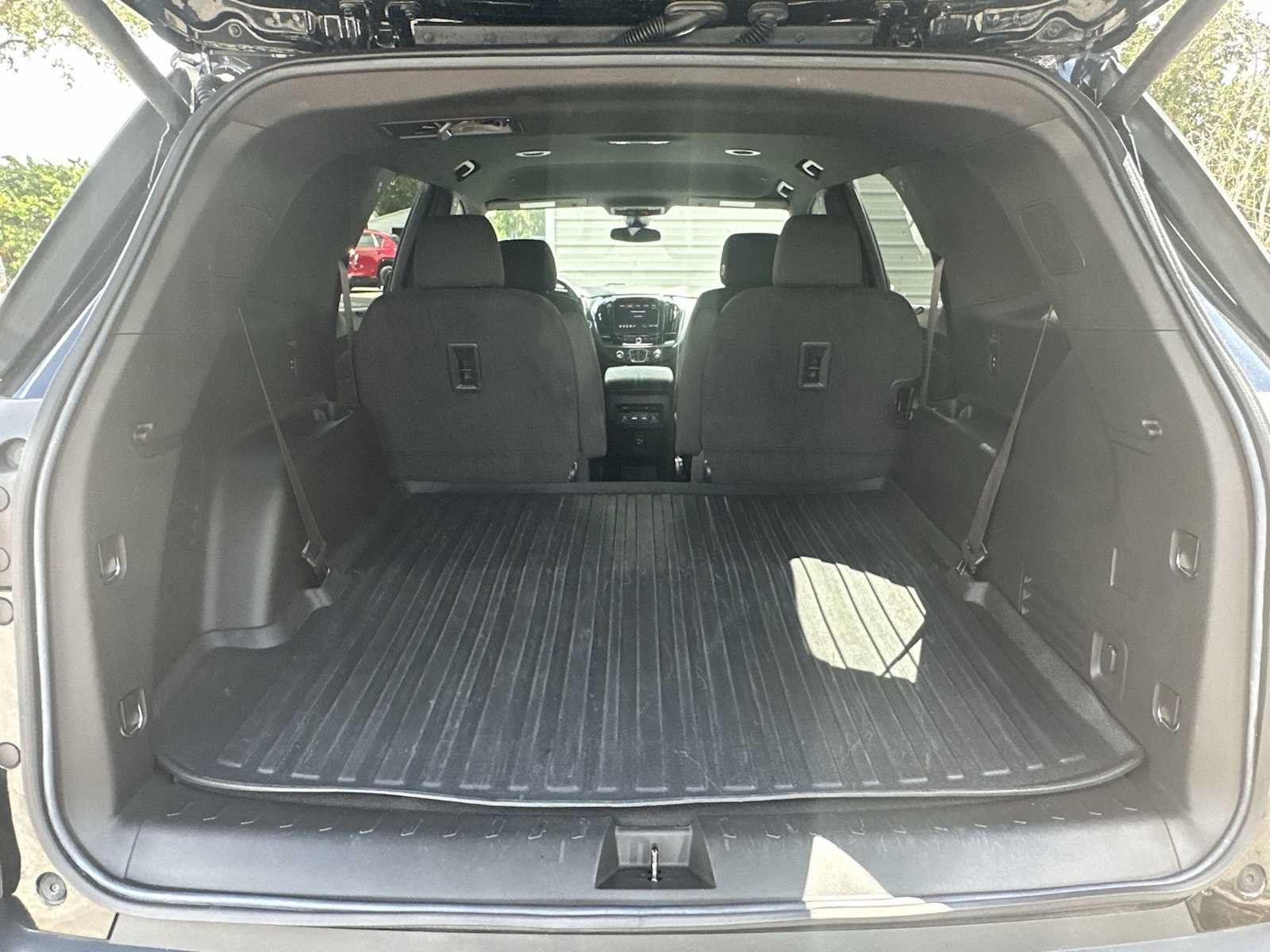 Used 2023 Chevrolet Traverse LT FWD image 25