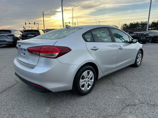 Used 2017 Kia Forte LX image 5