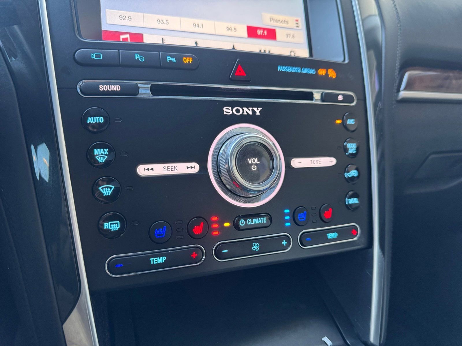 Used 2017 Ford Explorer Platinum image 28