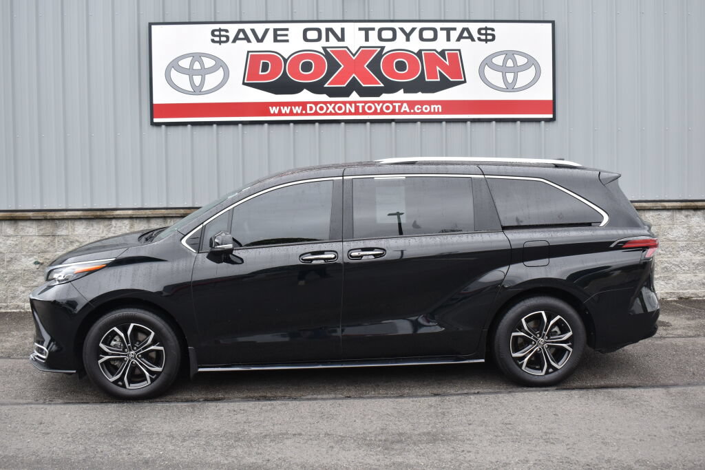 Certified 2025 Toyota Sienna Platinum AWD/4WD image 4