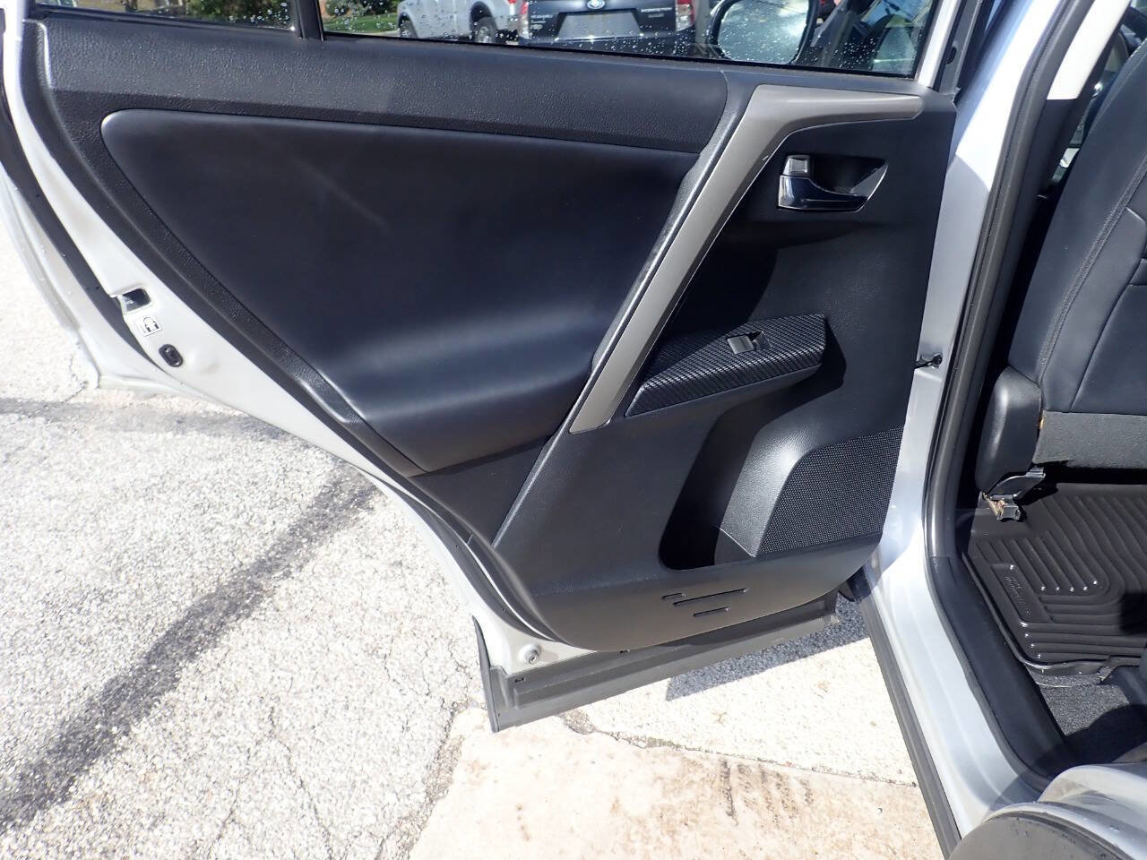 Used 2014 Toyota RAV4 Limited image 15