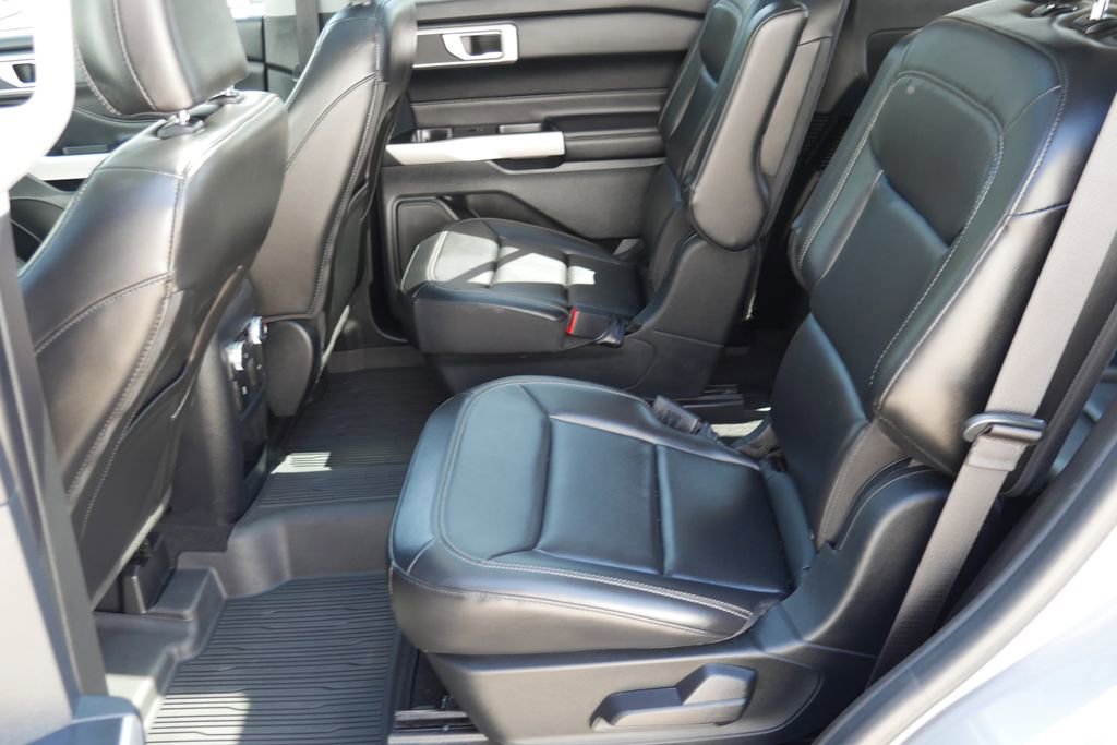 Used 2021 Ford Explorer XLT w/ Equipment Group 202A AWD/4WD image 29