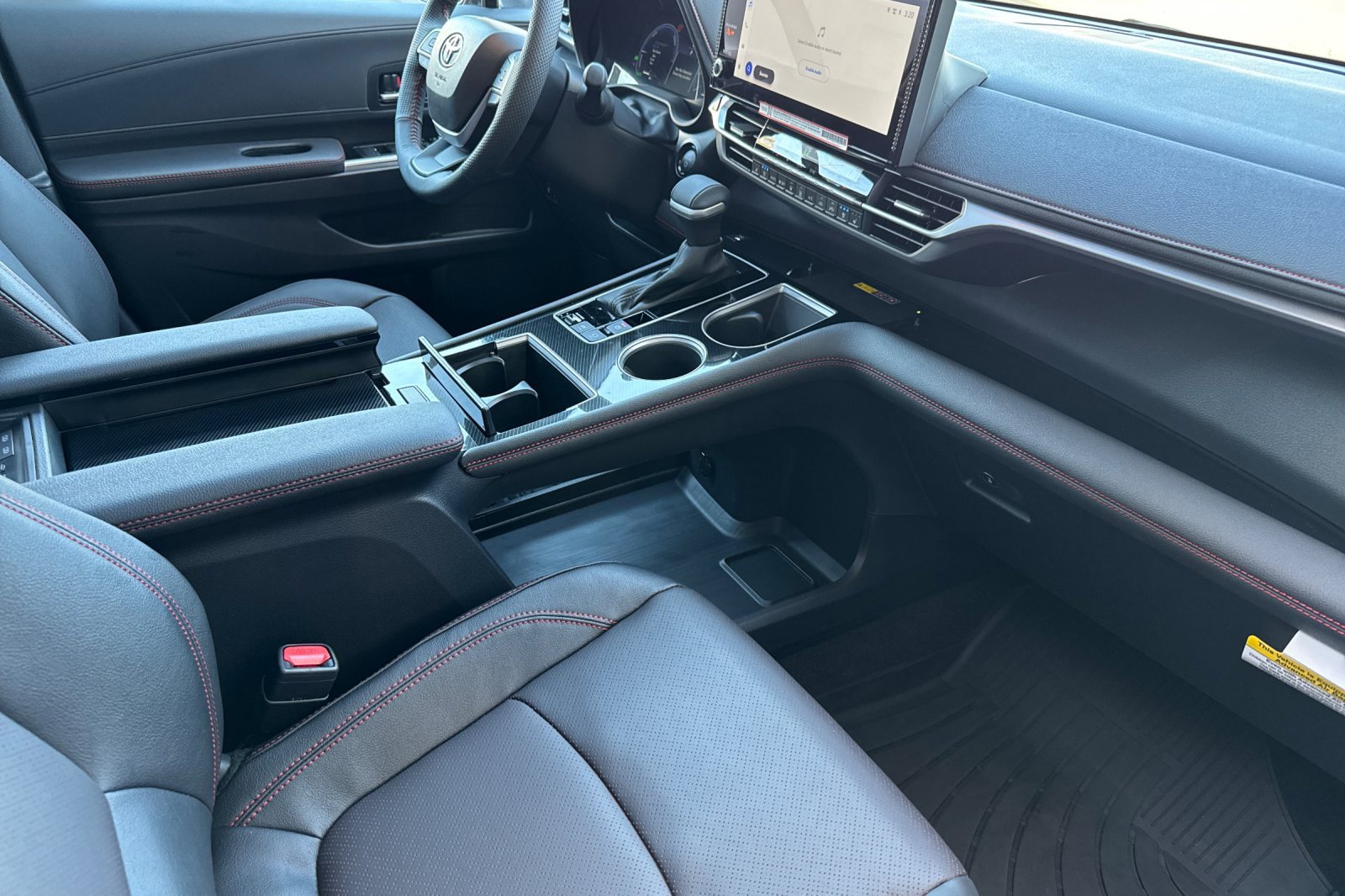 Certified 2025 Toyota Sienna XSE image 23