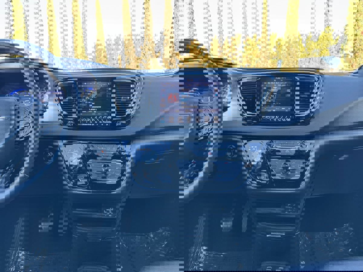 Used 2020 Chrysler Pacifica Touring-L image 15