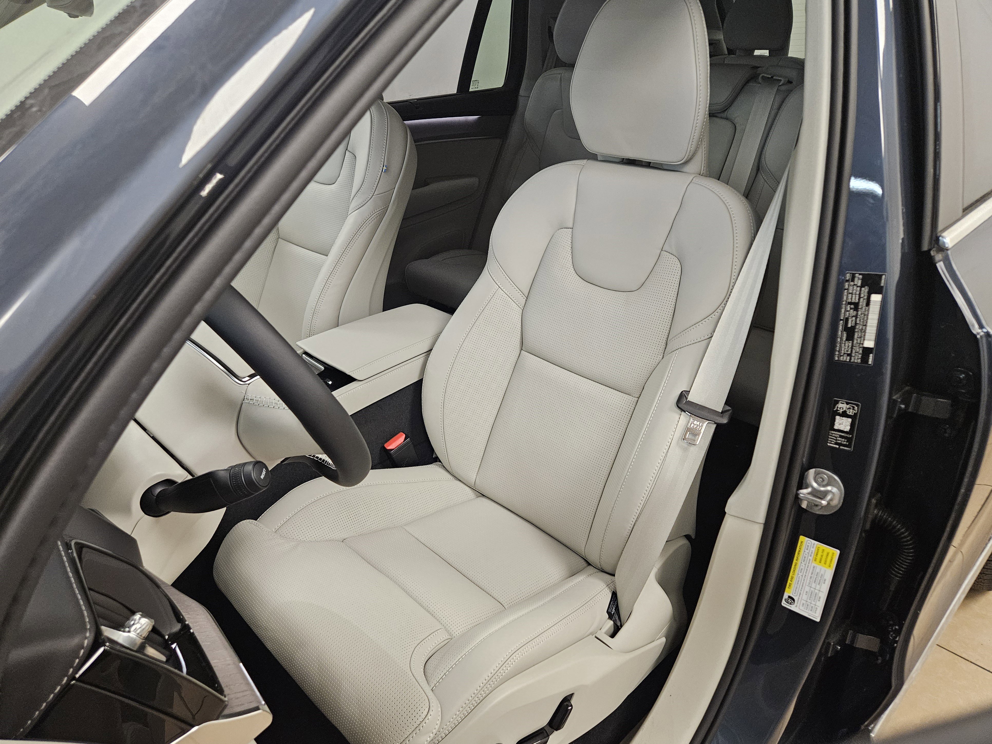 New 2026 Volvo XC90 T8 Ultra w/ Protection Package Premier image 42