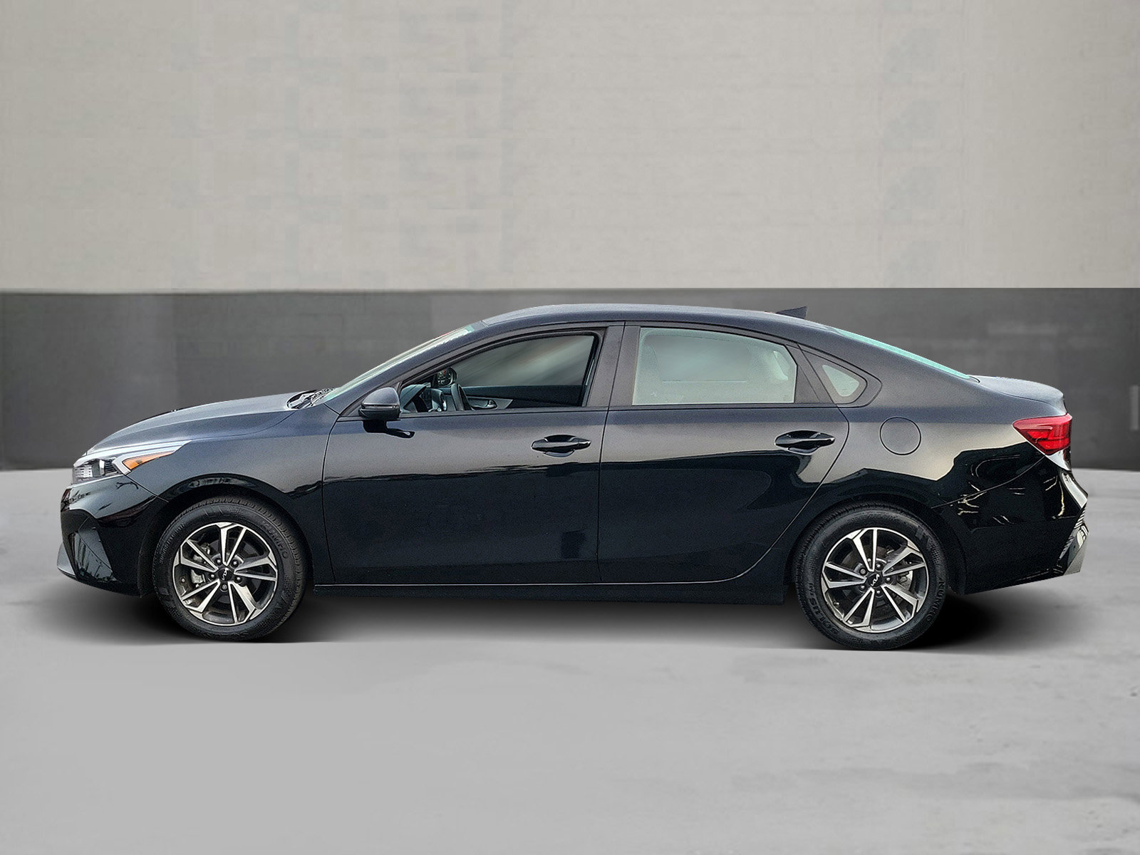 Used 2024 Kia Forte LXS w/ LXS Technology Package image 3