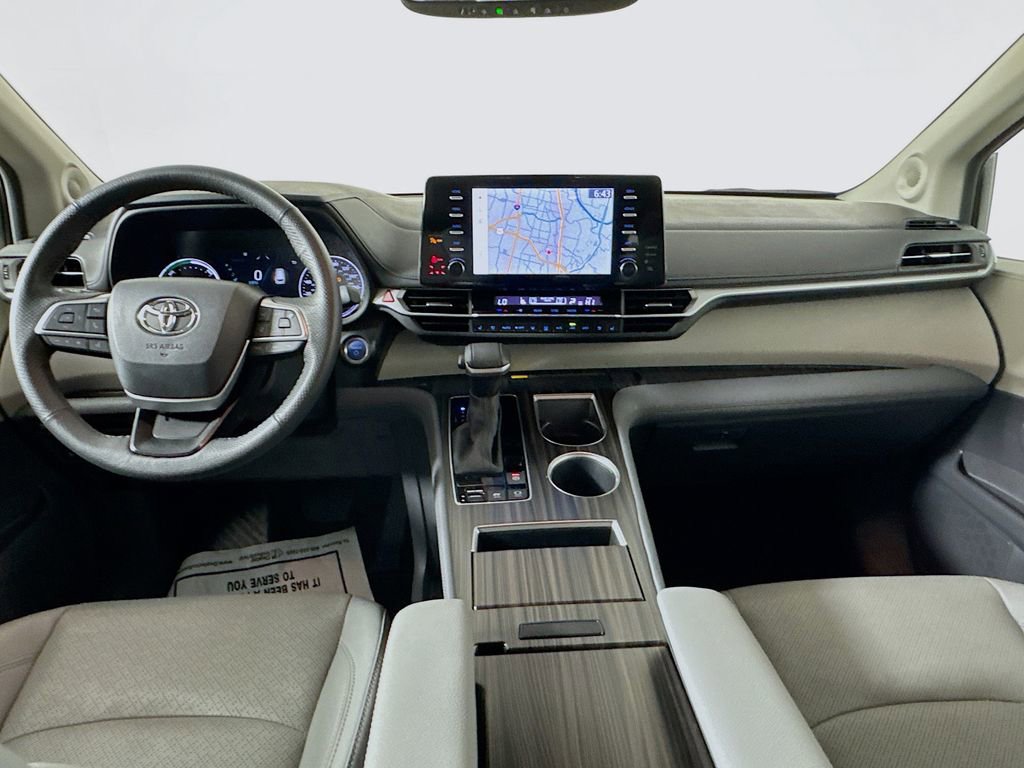 Used 2024 Toyota Sienna Limited image 26