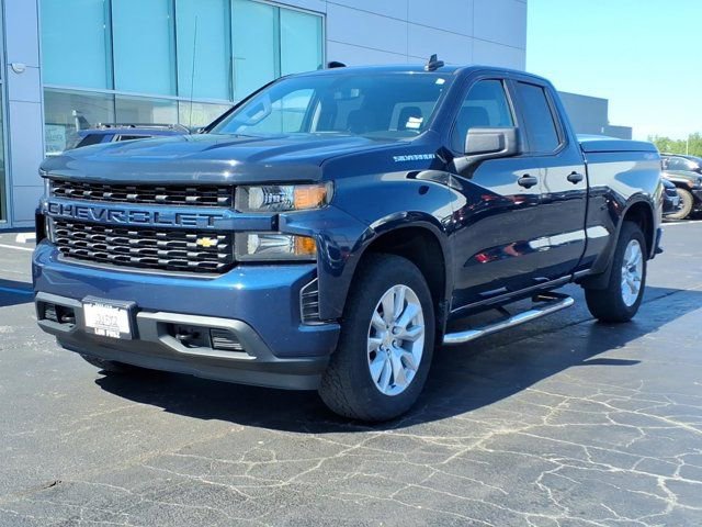 Used 2020 Chevrolet Silverado 1500 Custom w/ Custom Value Package AWD/4WD image 2