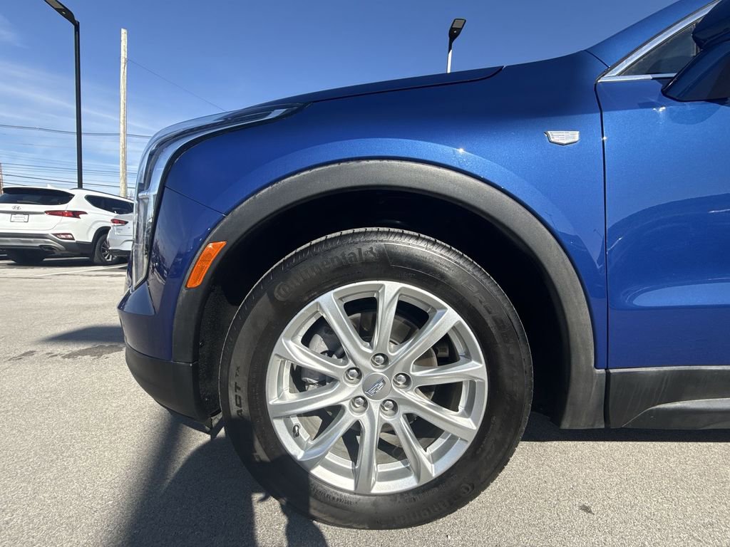Used 2023 Cadillac XT4 Luxury w/ Cold Weather Package AWD/4WD image 10