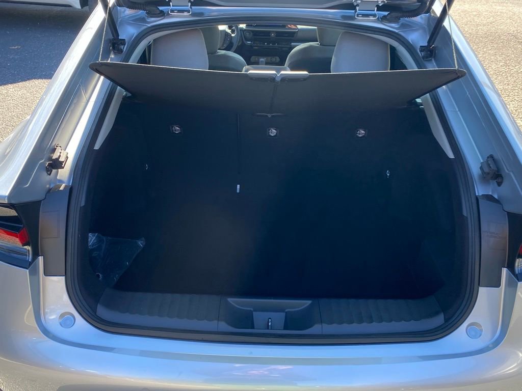 Used 2024 Toyota Prius LE image 12