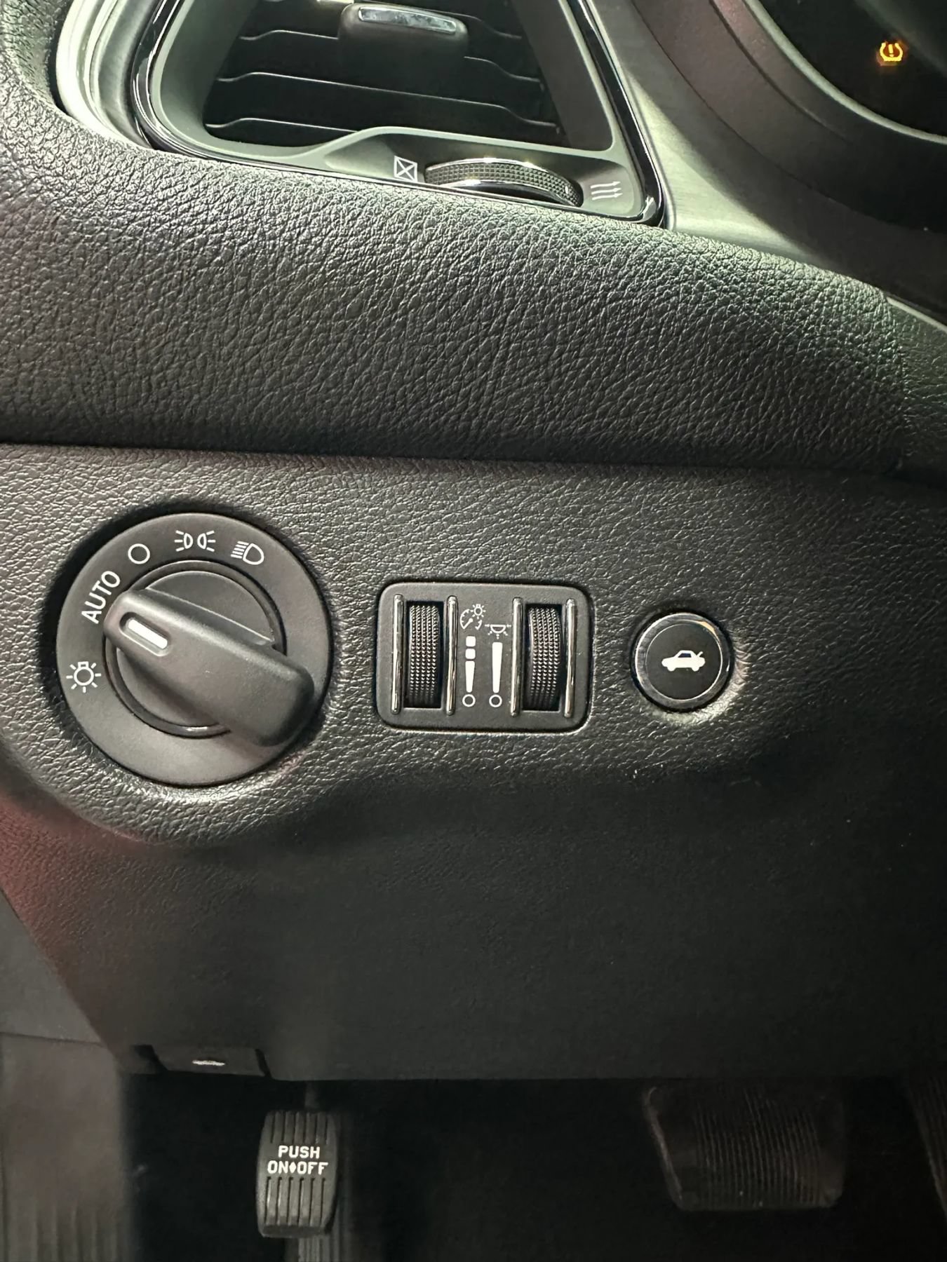 Used 2018 Dodge Challenger SXT RWD image 12