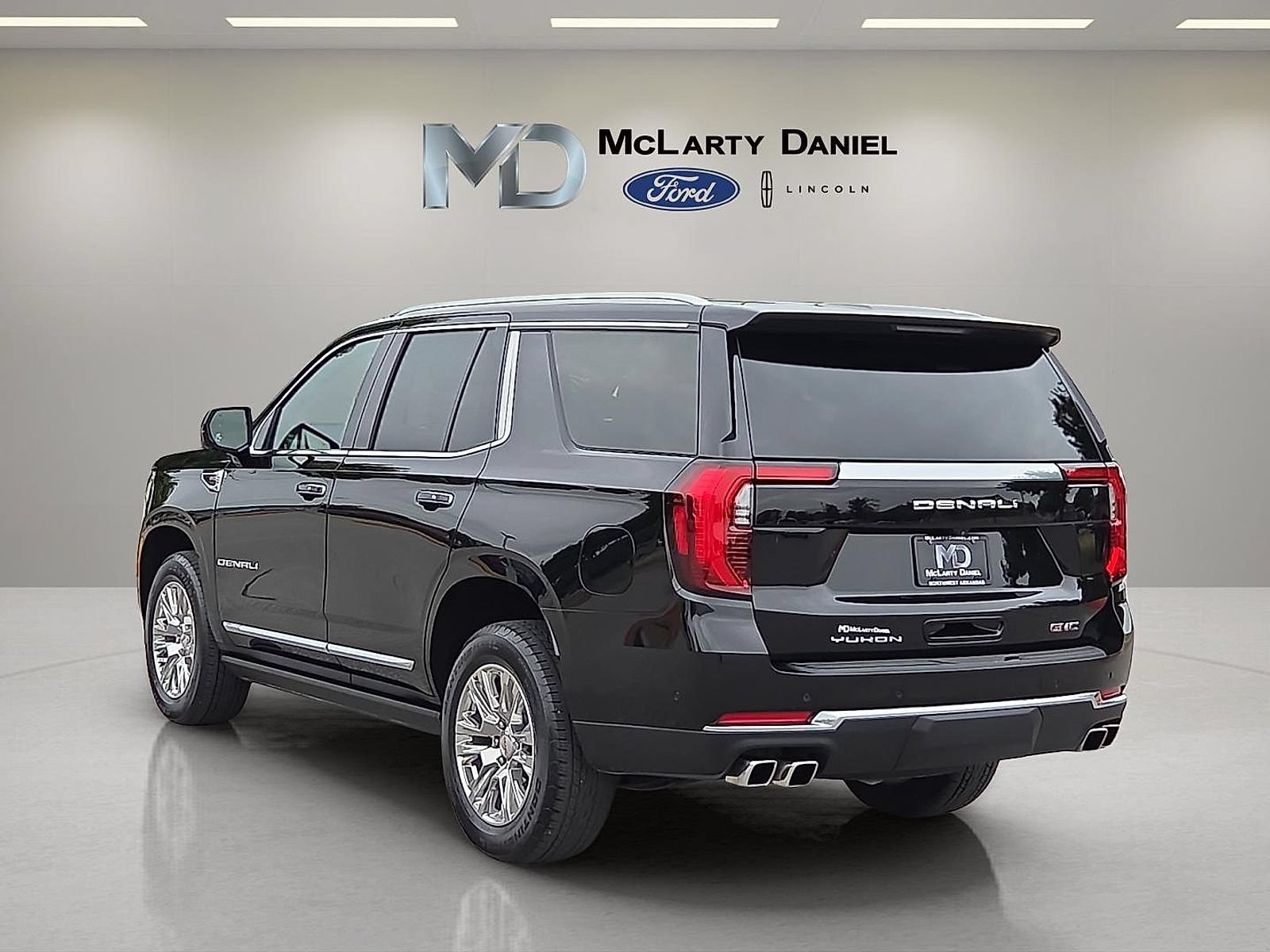 Used 2025 GMC Yukon Denali w/ Sun & Power Step Package AWD/4WD image 4