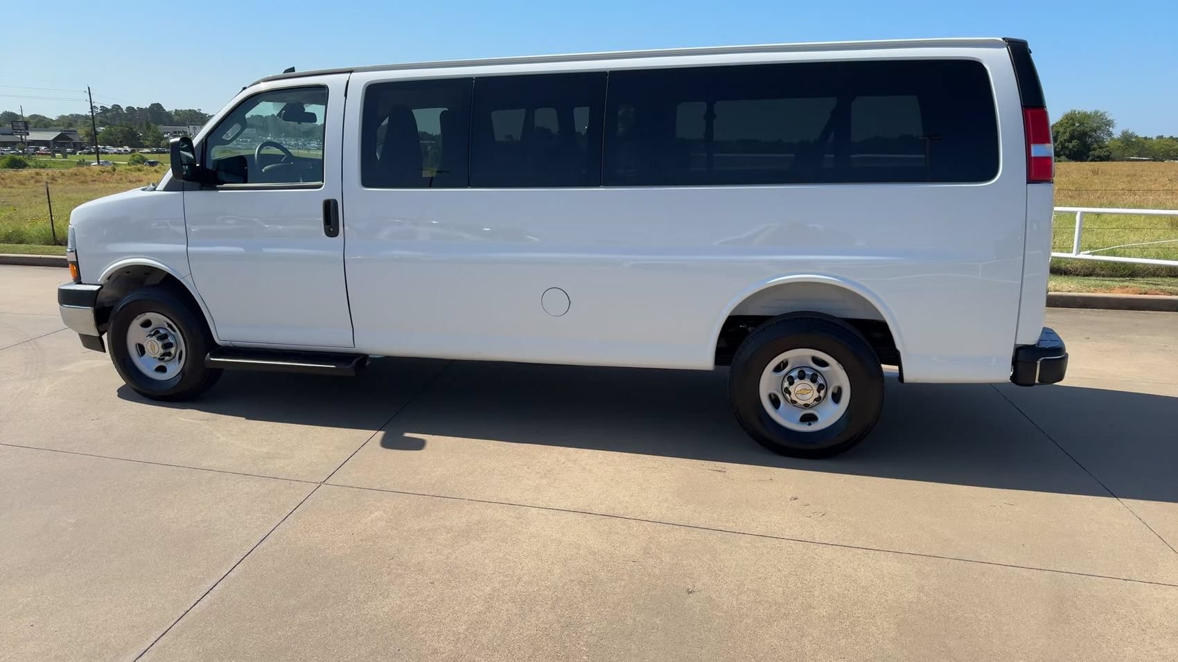 Used 2025 Chevrolet Express 3500 LT w/ LT Preferred Equipment Group RWD image 6